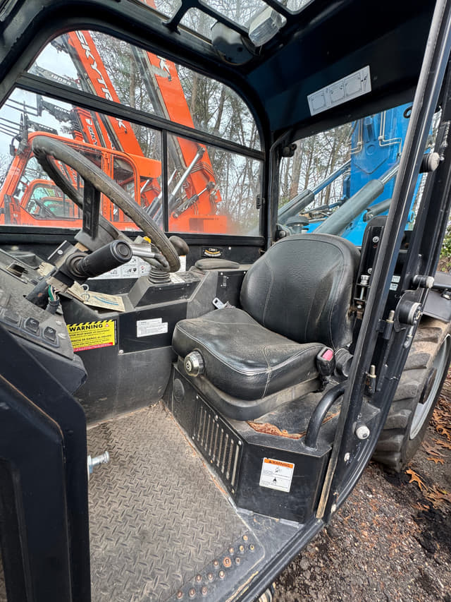 Image of Genie GTH-1056 equipment image 3