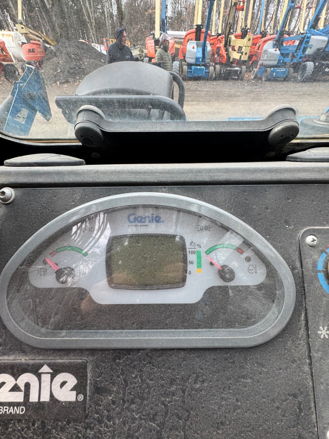 Image of Genie GTH-1056 equipment image 1