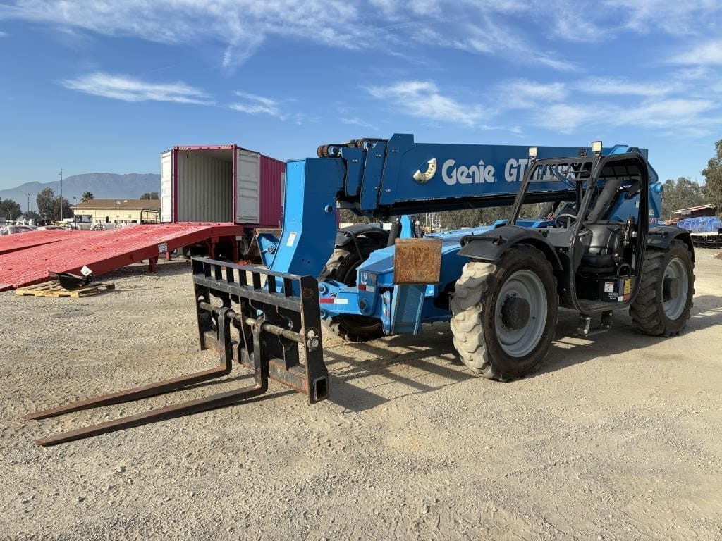 2018 Genie GTH1056 Equipment Image0