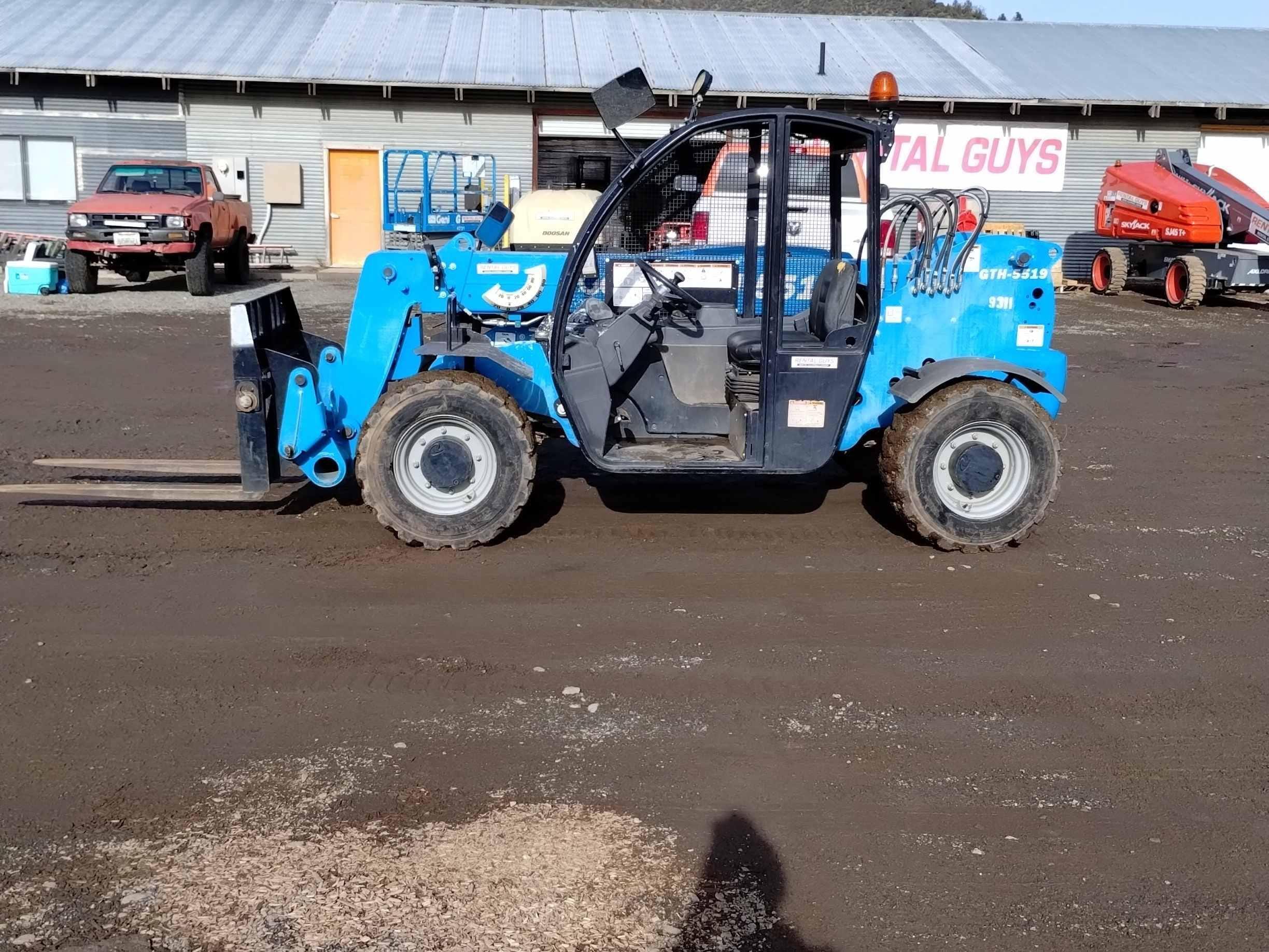 2018 Genie GTH-5519 Equipment Image0