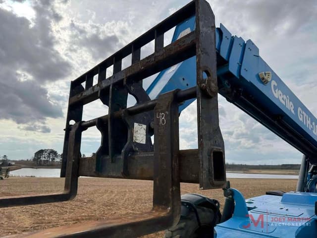 Image of Genie GTH1056 equipment image 4