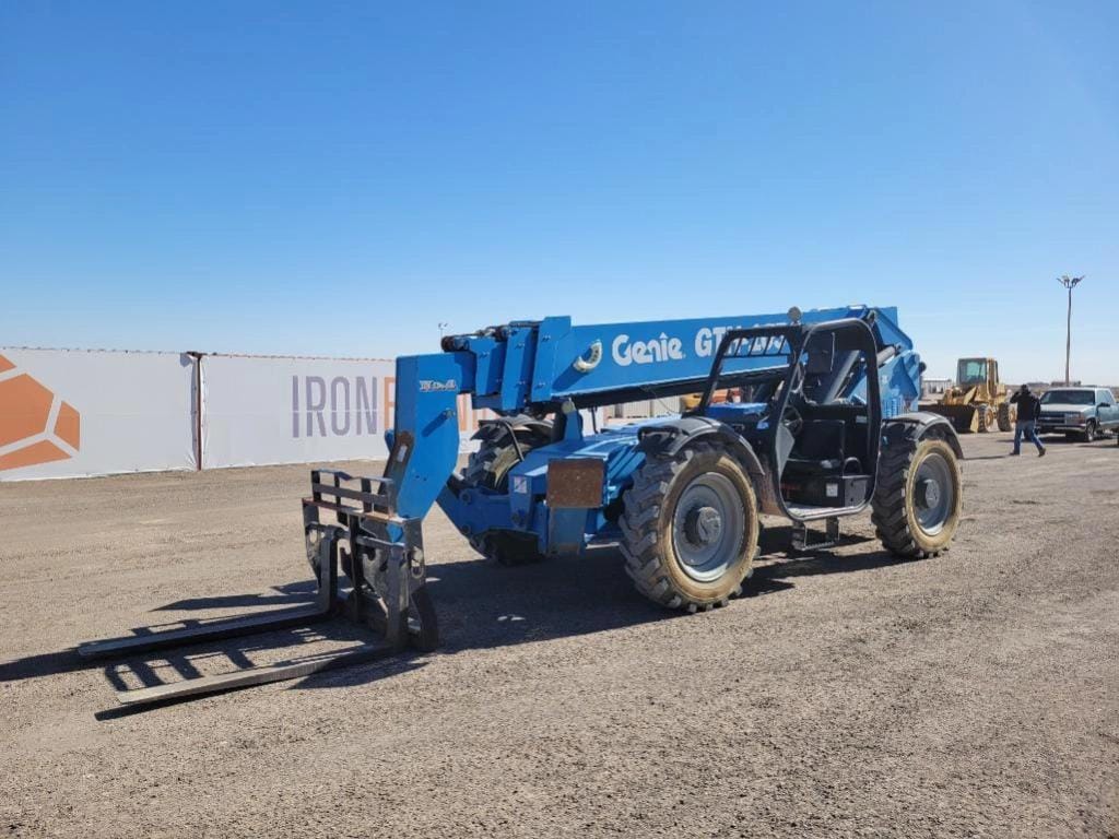 2018 Genie GTH1056 Equipment Image0