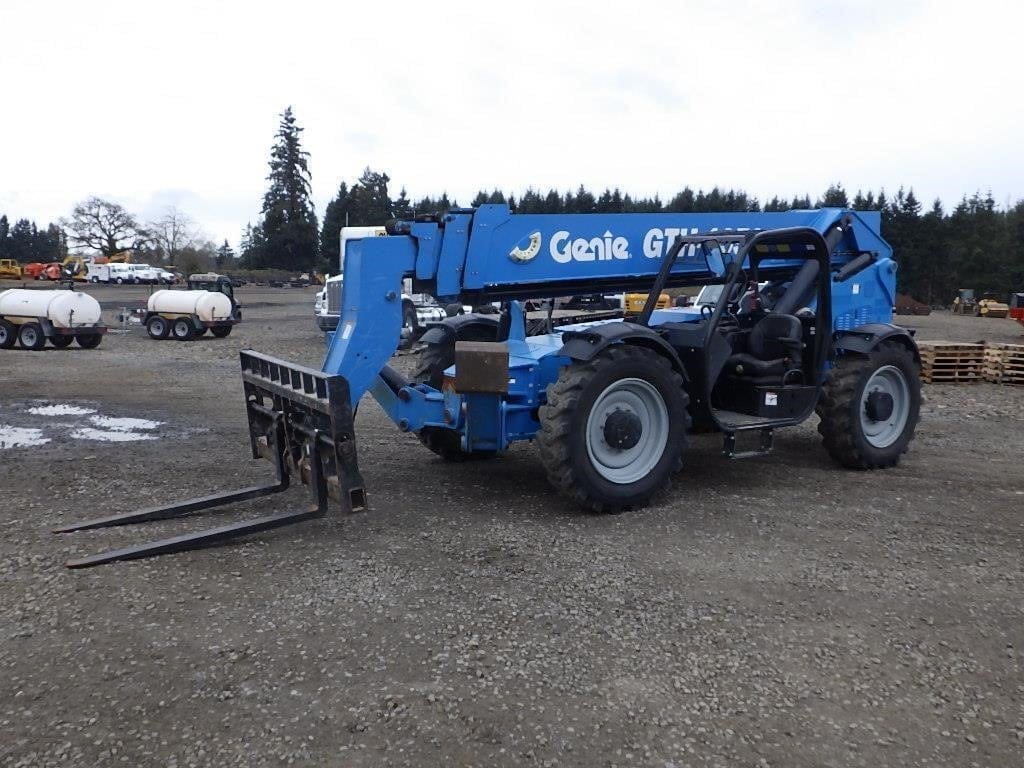2018 Genie GTH1056 Equipment Image0