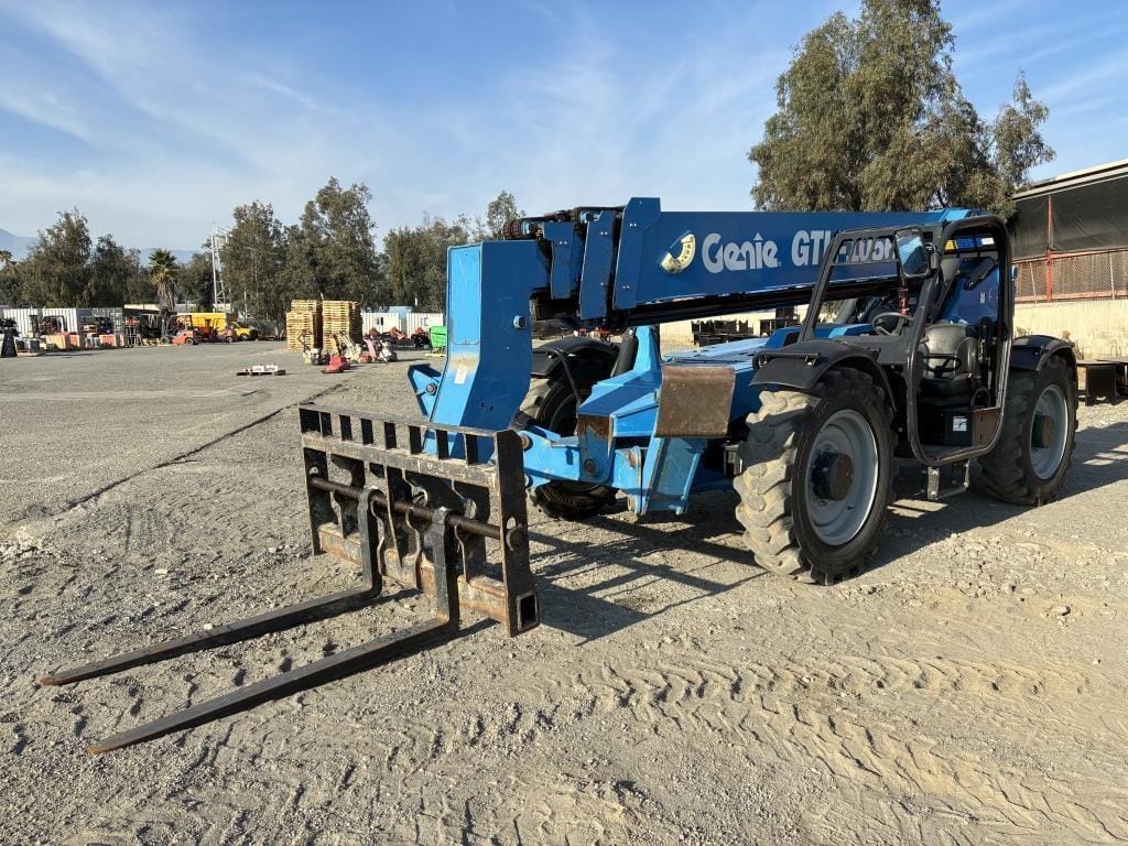 2018 Genie GTH1056 Equipment Image0