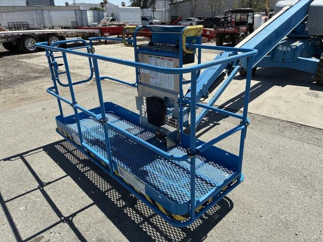 Image of Genie S-45 equipment image 4