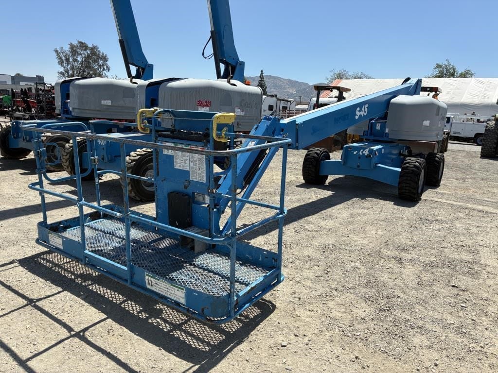 2018 Genie S-45 Equipment Image0