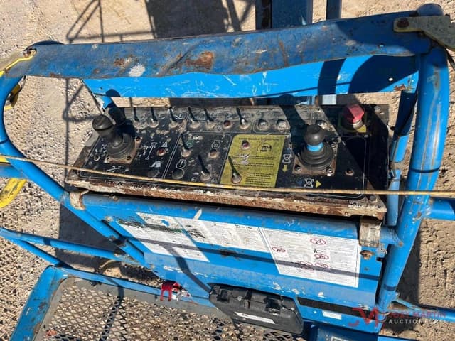 Image of Genie S-65 TRAX equipment image 4