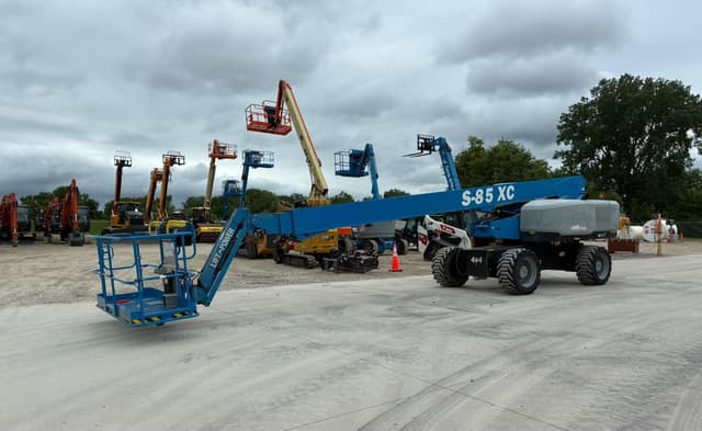 Image of Genie S-85XC equipment image 1