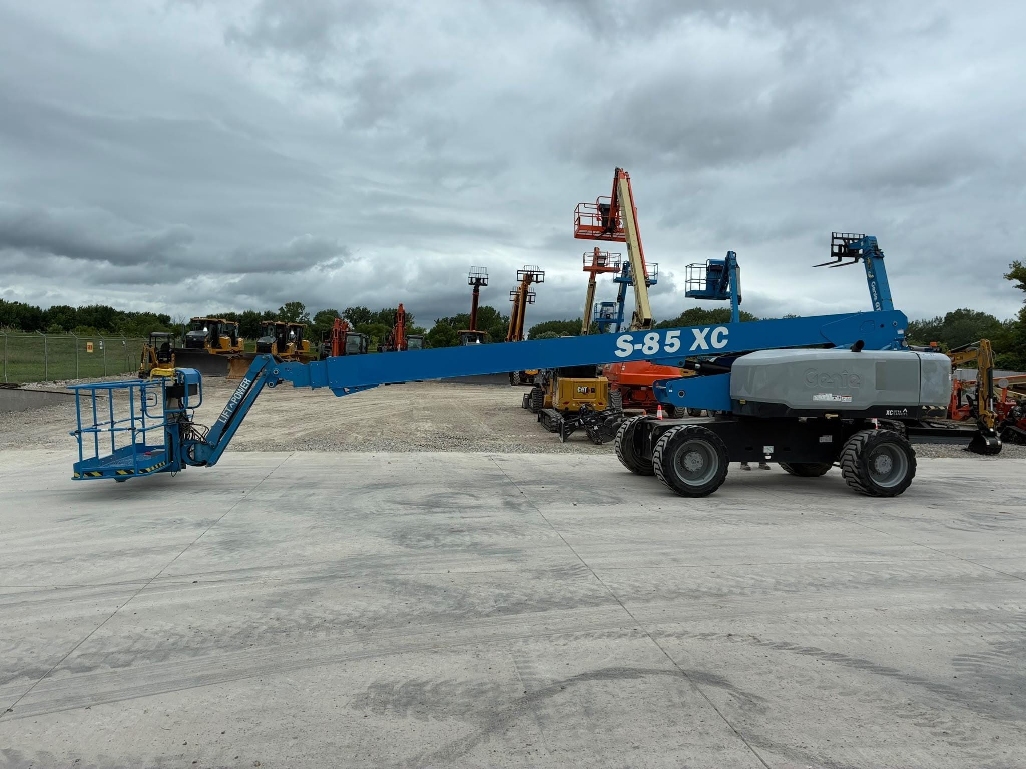 2018 Genie S-85XC Equipment Image0