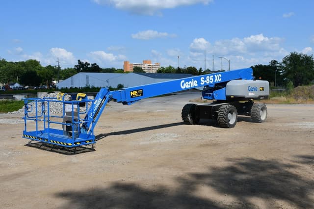Image of Genie S-85XC equipment image 3
