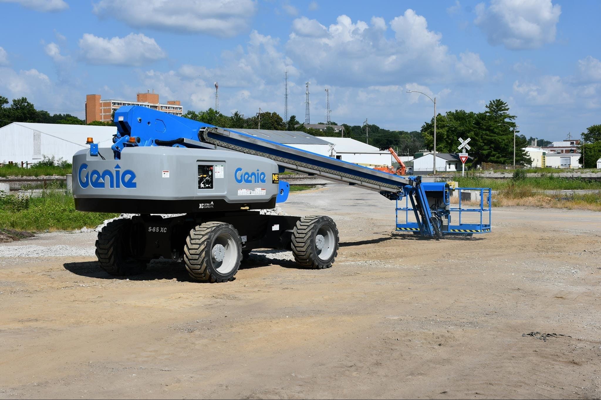 2018 Genie S-85XC Equipment Image0