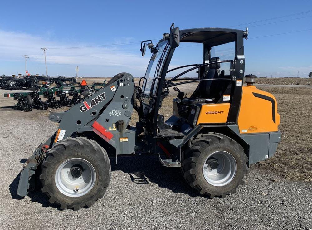 Main image Giant V6004T