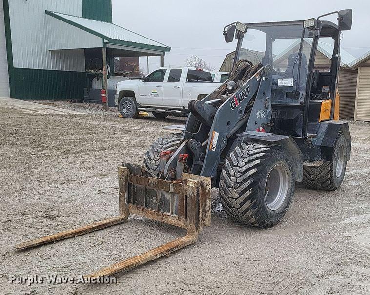 Main image Giant V6004T