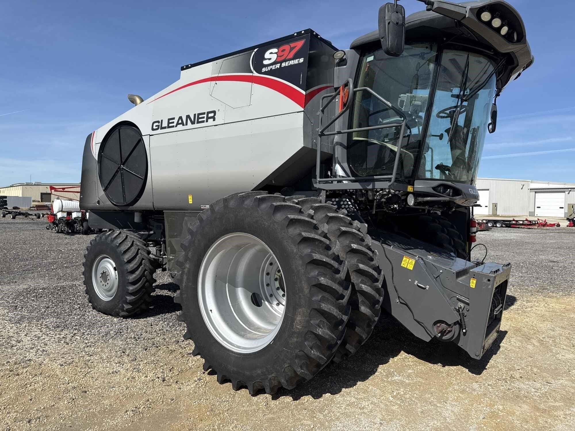 2018 Gleaner S97 Equipment Image0