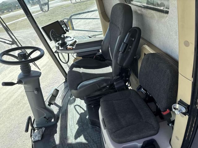 Image of Gleaner S97 equipment image 3