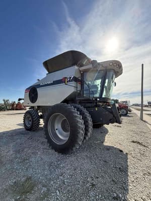 2018 Gleaner S97 Image