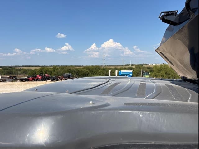 Image of Gleaner S97 equipment image 2