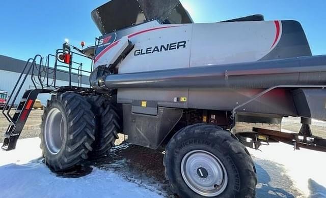 Image of Gleaner S97 equipment image 2