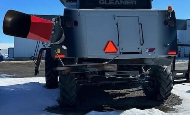 Image of Gleaner S97 equipment image 3