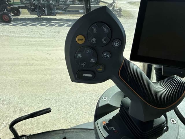 Image of Gleaner S97 equipment image 4