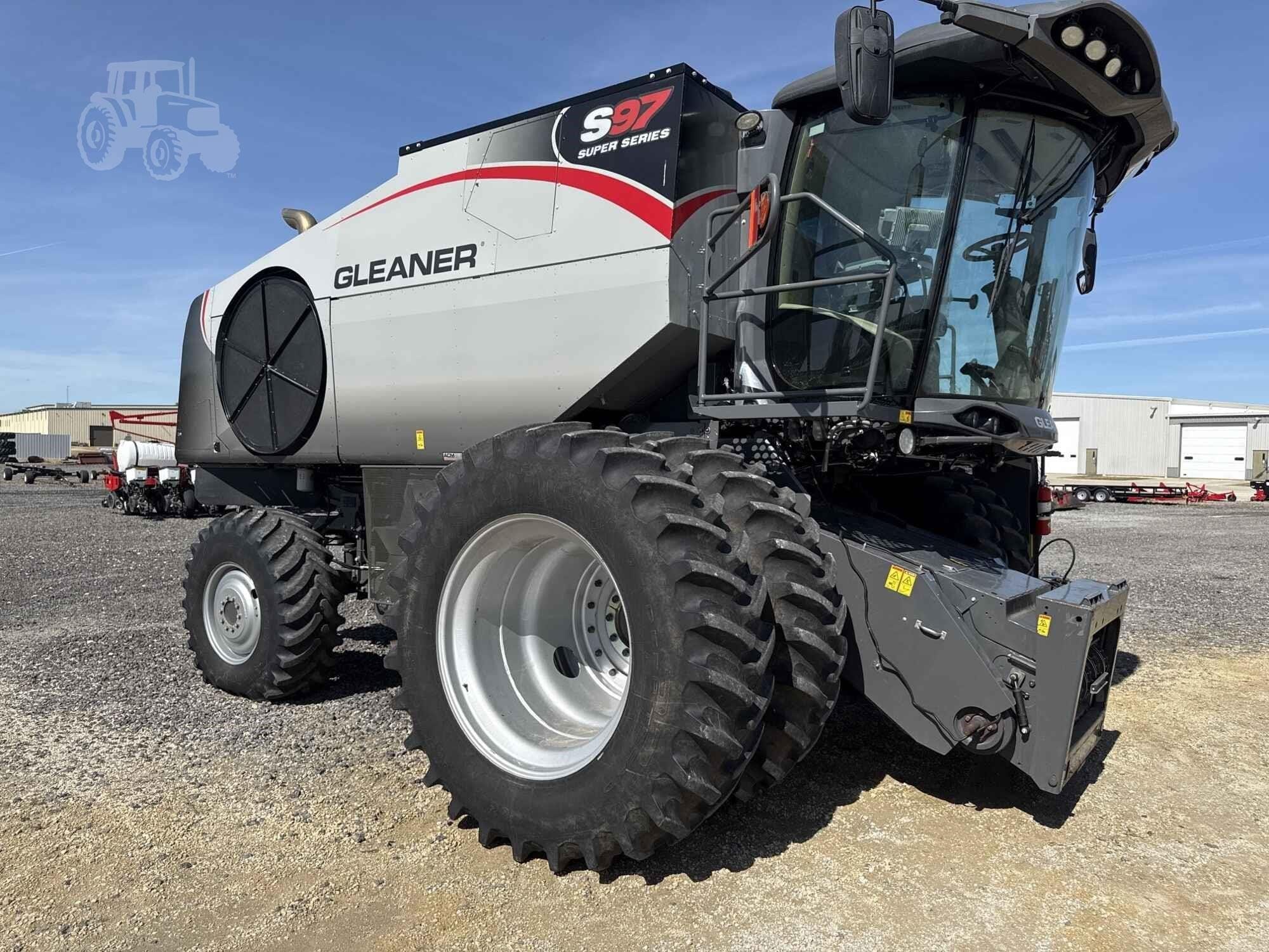 2018 Gleaner S97 Equipment Image0