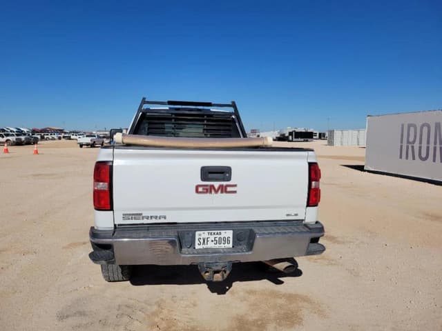 Image of GMC 2500HD equipment image 3