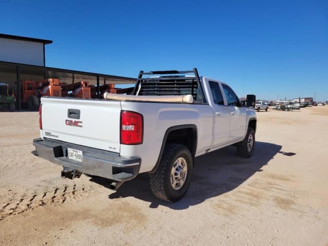 Image of GMC 2500HD equipment image 4