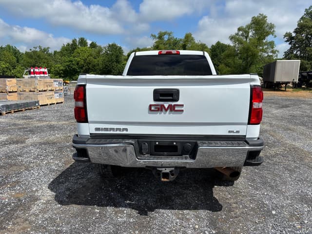 Image of GMC 2500HD equipment image 3