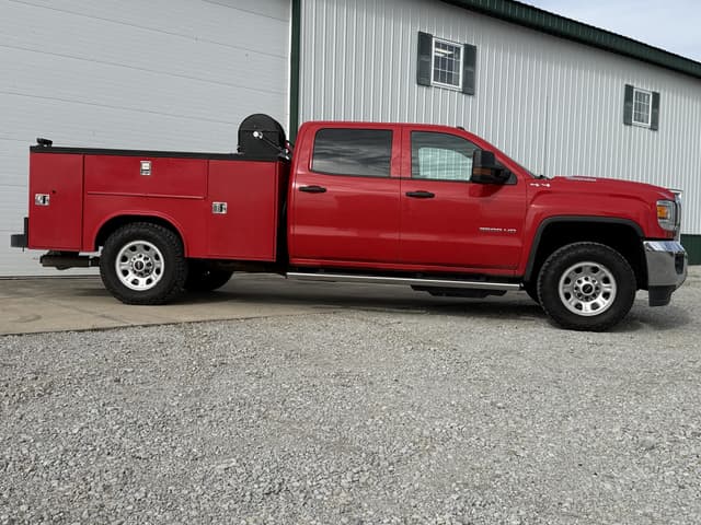 Image of GMC 3500HD equipment image 4