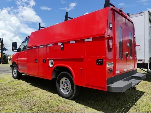 Image of GMC Savana G3500 equipment image 3