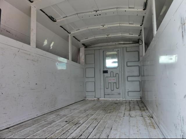 Image of GMC Savana G3500 equipment image 4