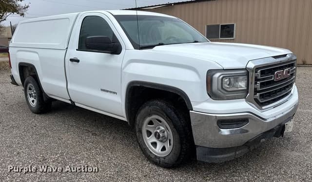 Image of GMC Sierra 1500 equipment image 2