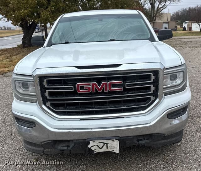 Image of GMC Sierra 1500 equipment image 1
