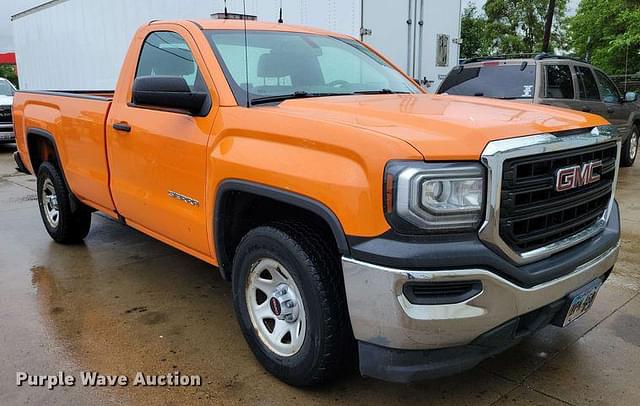 Image of GMC Sierra 1500 equipment image 2