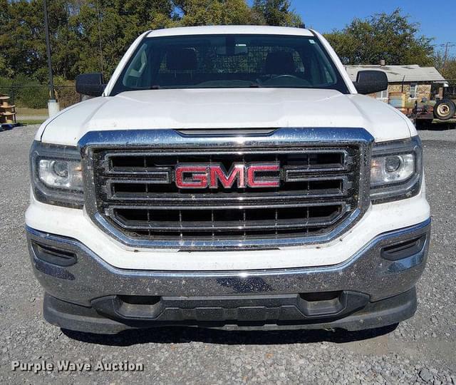 Image of GMC Sierra 1500 equipment image 1