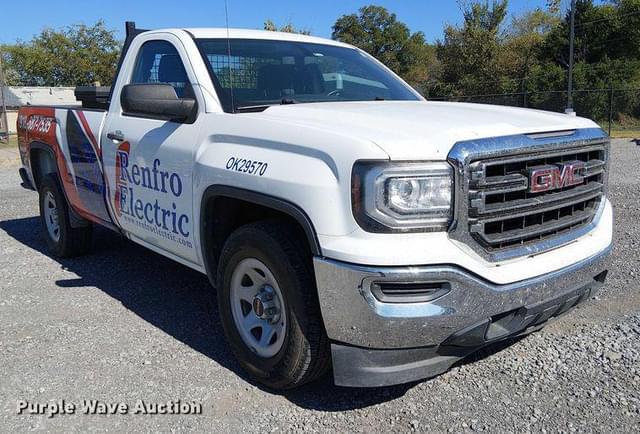 Image of GMC Sierra 1500 equipment image 2