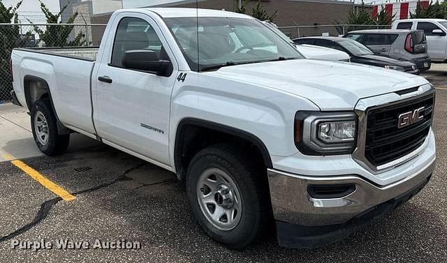 Image of GMC Sierra 1500 equipment image 2