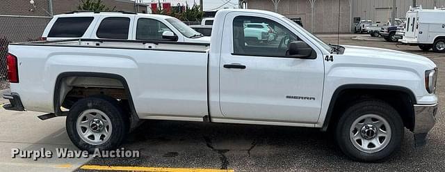 Image of GMC Sierra 1500 equipment image 3