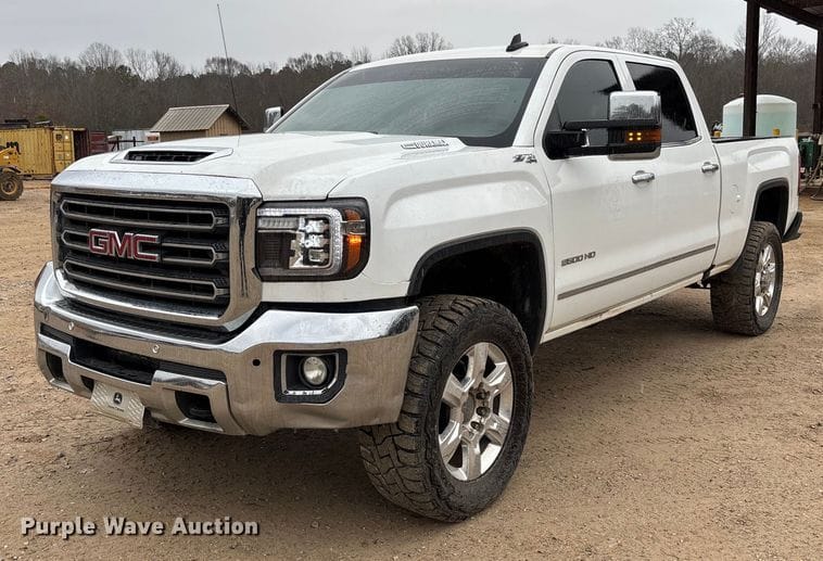 2018 GMC 2500 Equipment Image0