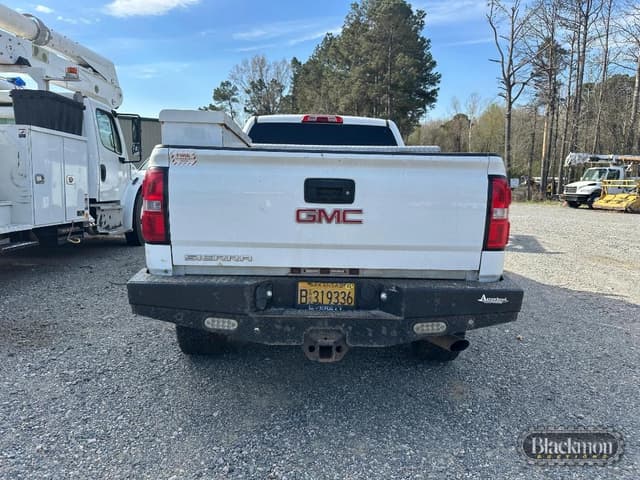 Image of GMC 2500HD equipment image 2