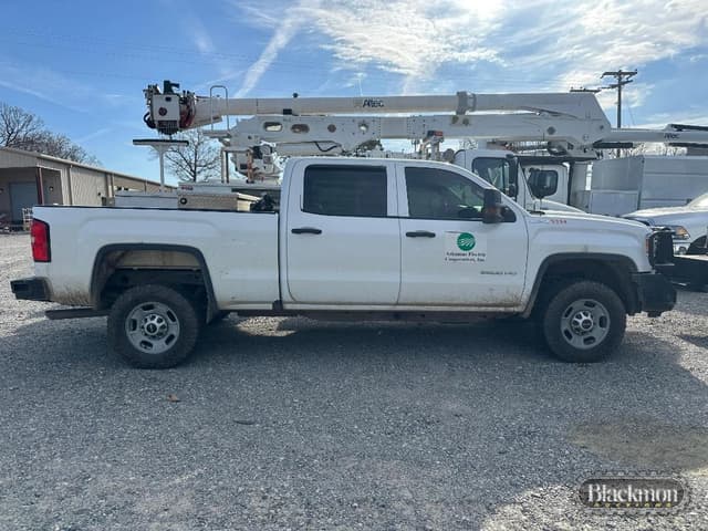 Image of GMC 2500HD equipment image 3