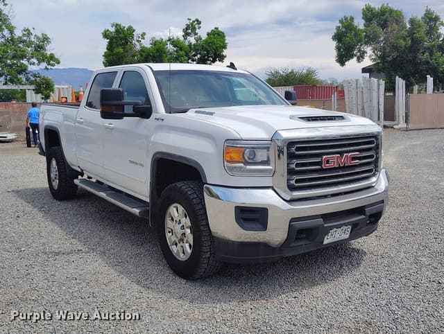 Image of GMC 2500HD equipment image 2