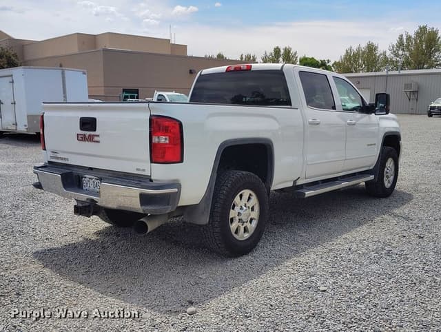 Image of GMC 2500HD equipment image 4