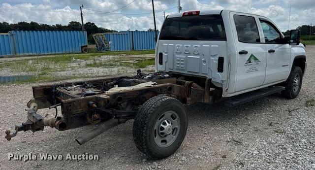 Image of GMC 2500HD equipment image 4
