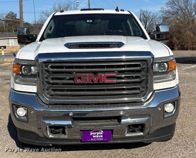 Image of GMC 2500HD equipment image 1