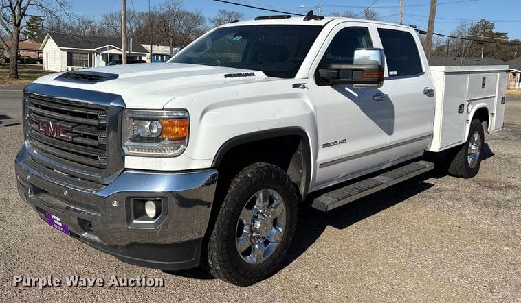 2018 GMC 2500HD Equipment Image0