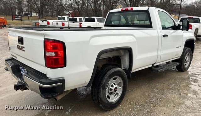 Image of GMC 2500HD equipment image 4