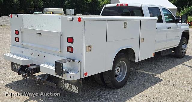 Image of GMC 3500HD equipment image 4