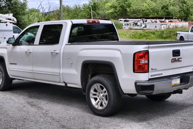 Image of GMC Sierra equipment image 4