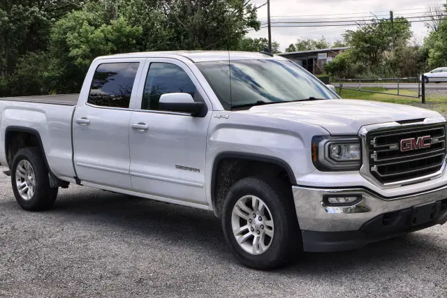 Image of GMC Sierra equipment image 4